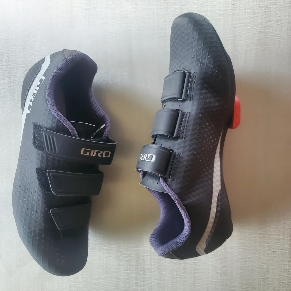 Giro Black Athletic Cycling Shoes with Velcro Straps - Picture 4 of 5